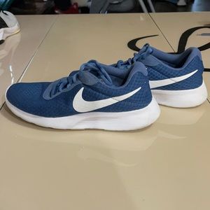 Nike tennis shoes